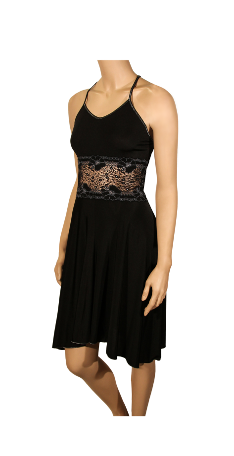 Robe noire et dentelle grise